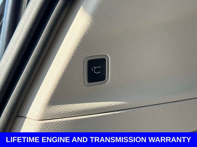 Used 2024 Chrysler Pacifica Touring-L FWD image 13