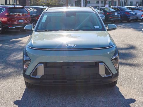 Used 2025 Hyundai Kona SEL image 2