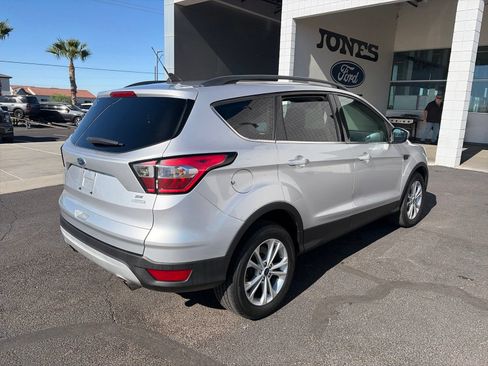 Used 2018 Ford Escape SE w/ SE Sync 3 Package FWD image 5