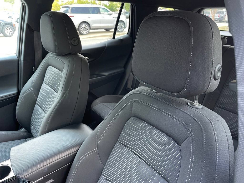 Used 2025 Chevrolet Equinox LT FWD image 24