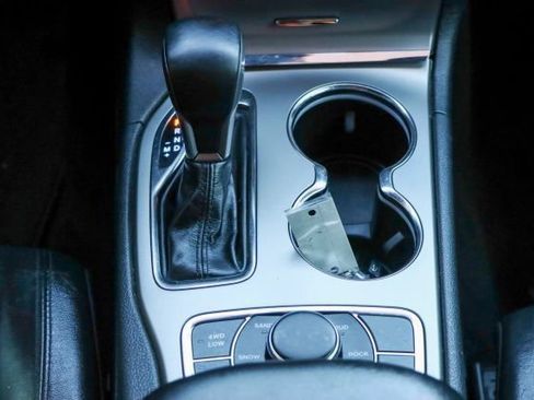 Used 2018 Jeep Grand Cherokee Limited image 26