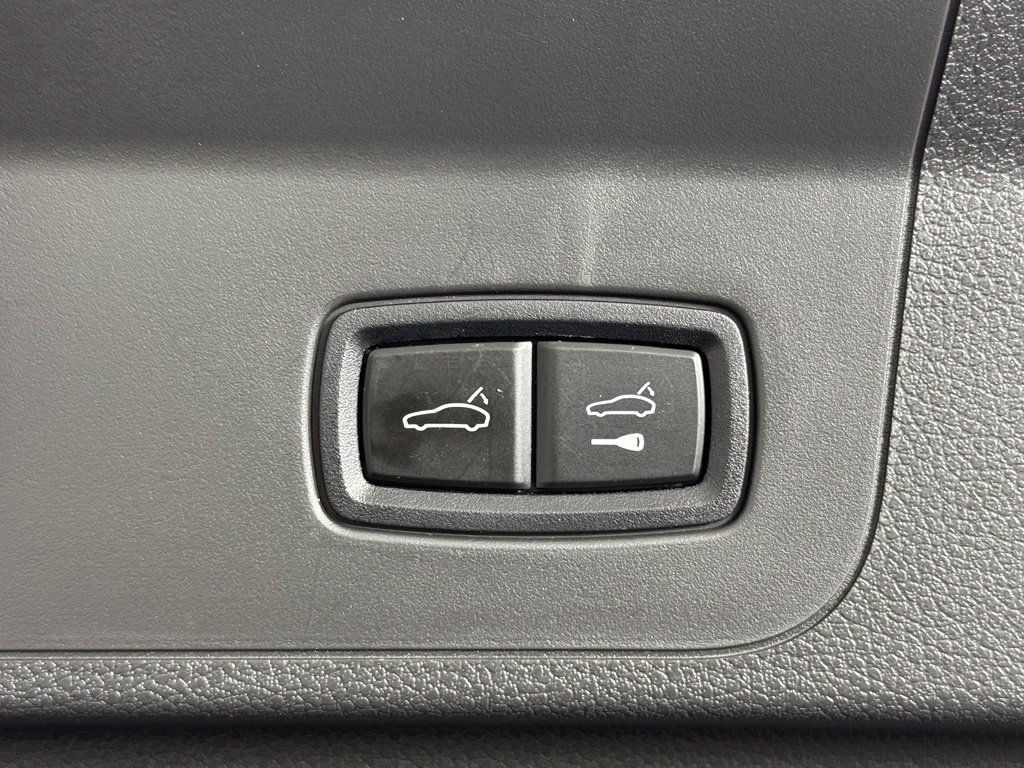 Used 2023 Porsche Panamera 4 Platinum Edition AWD/4WD image 29