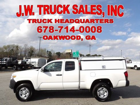 Used 2021 Toyota Tacoma SR5 image 2