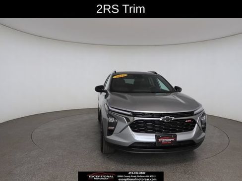 Used 2025 Chevrolet Trax RS w/ Driver Confidence Package FWD image 30