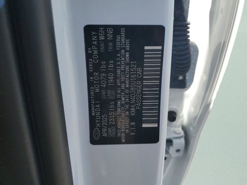 Used 2025 Hyundai Elantra Limited FWD image 25