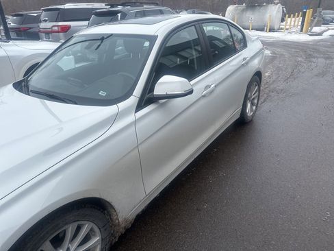 Used 2017 BMW 320i xDrive Sedan image 4