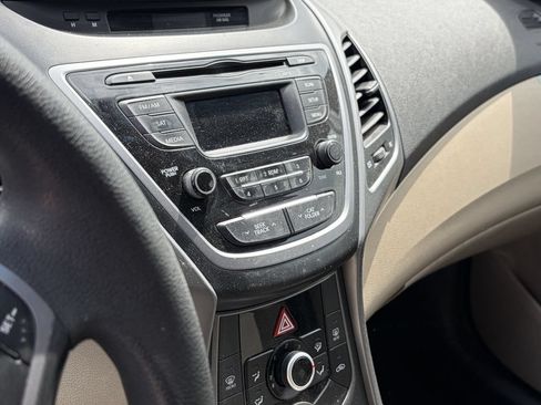 Used 2015 Hyundai Elantra SE FWD image 10