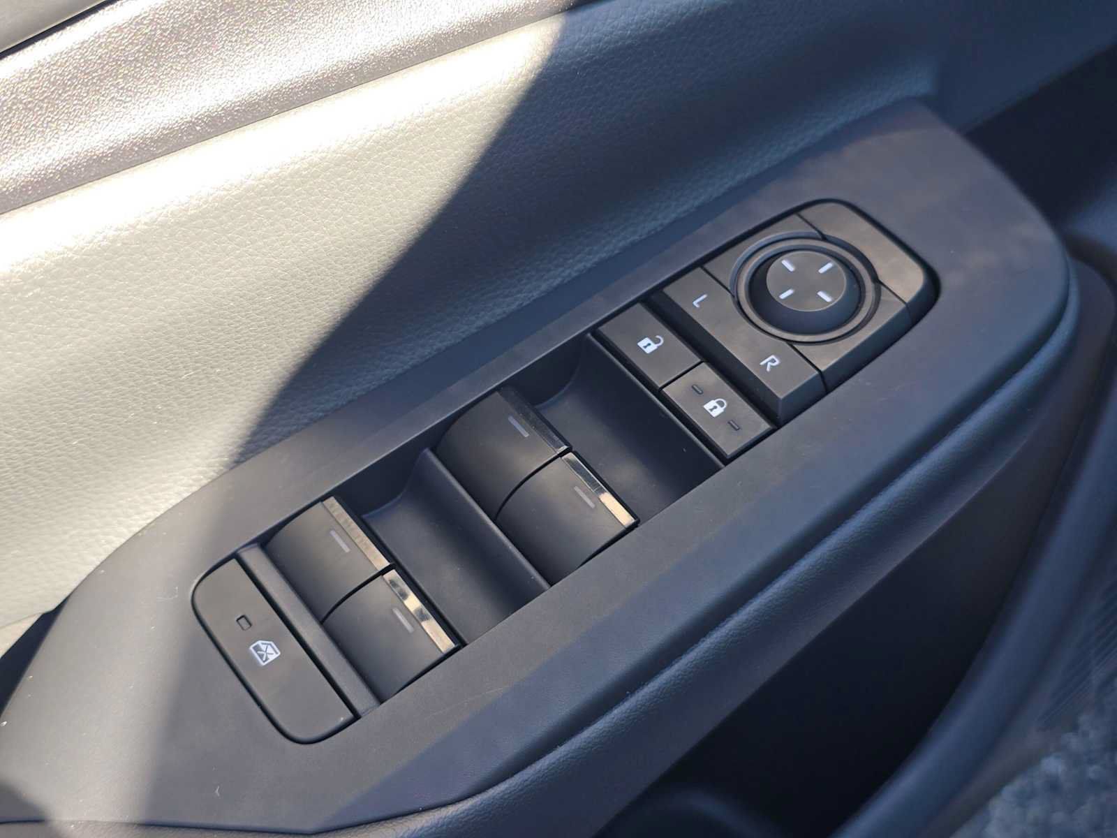 Certified 2025 Toyota Prius LE FWD image 23