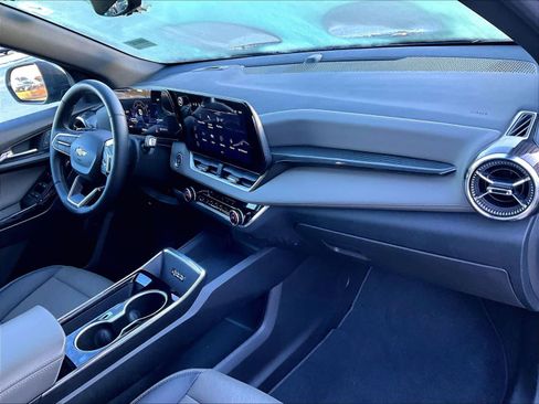 Used 2025 Chevrolet Equinox LT w/ Convenience Package II image 14