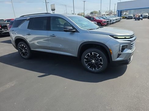 New 2026 Chevrolet Traverse LT w/ Sun and Wheel Package image 3