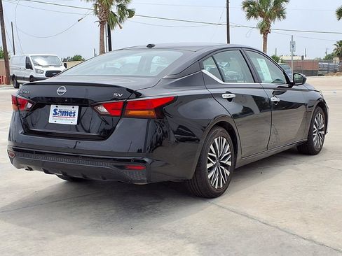Used 2024 Nissan Altima 2.5 SV FWD image 8