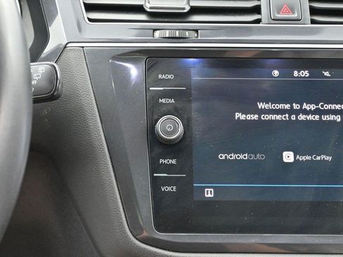 Used 2020 Volkswagen Tiguan SE w/ Panoramic Sunroof Package FWD image 24