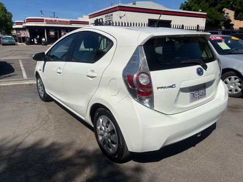 Used 2014 Toyota Prius C Three FWD image 4