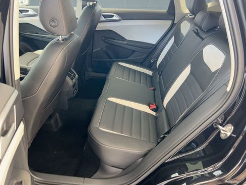 New 2026 Volkswagen Taos SEL image 15