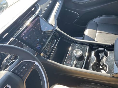 Used 2023 Jeep Grand Cherokee Limited image 29