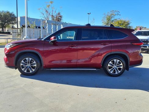 Used 2022 Toyota Highlander XLE image 8