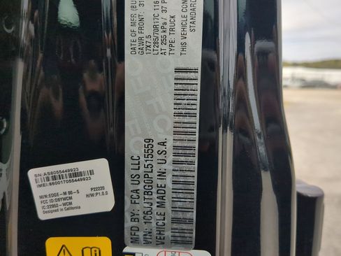 Used 2023 Jeep Gladiator Rubicon w/ Cold Weather Group image 28