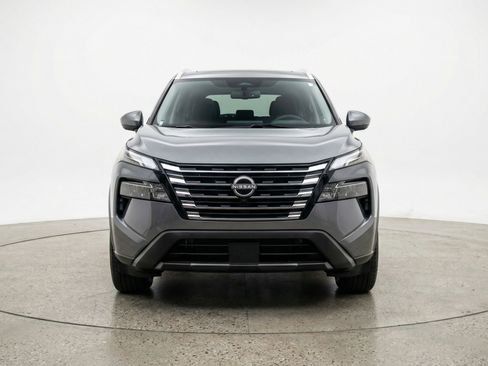 Used 2025 Nissan Rogue SV image 2