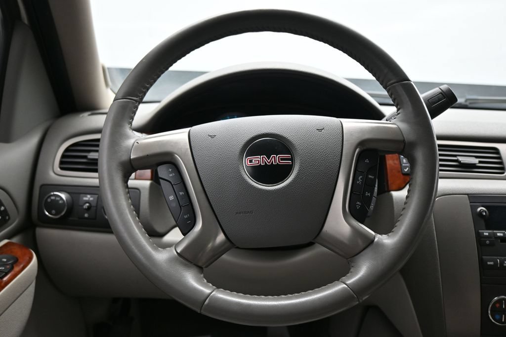 Used 2011 GMC Yukon XL SLT w/ SLT-2 Equipment Package AWD/4WD image 16