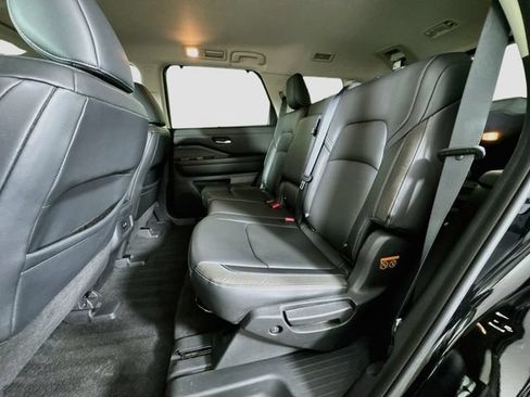 Used 2022 Nissan Pathfinder SL AWD/4WD image 26