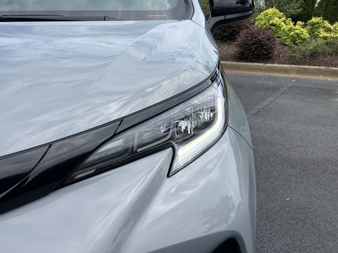 Used 2026 Toyota Sienna XSE FWD image 5