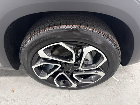 New 2026 Chevrolet Trax RS w/ Sunroof Package FWD image 4