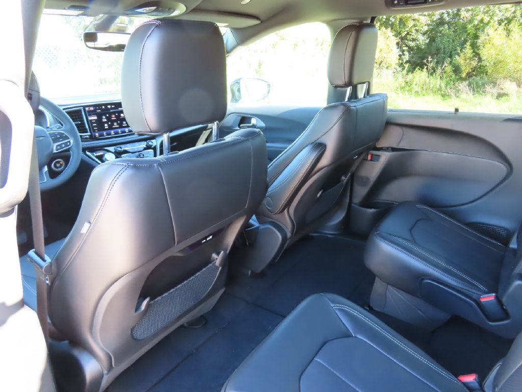 New 2027 Chrysler Pacifica Select AWD/4WD image 20