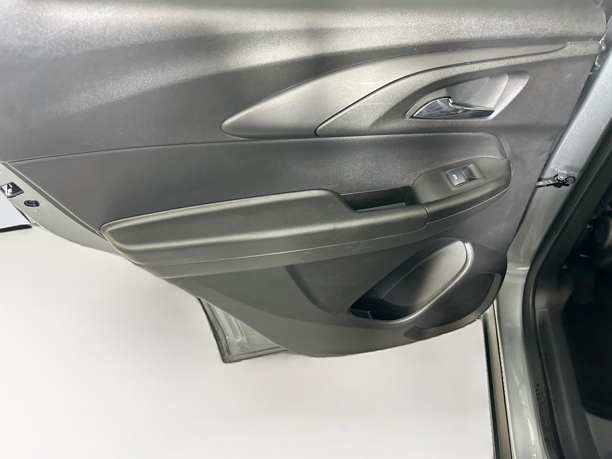 Used 2025 Chevrolet TrailBlazer LT FWD image 25