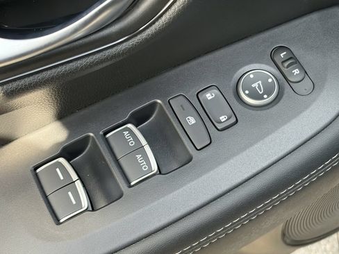 Used 2027 Honda HR-V EX-L image 25