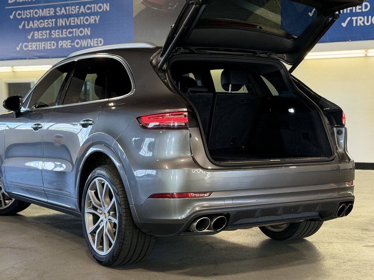 Used 2019 Porsche Cayenne S AWD/4WD image 5