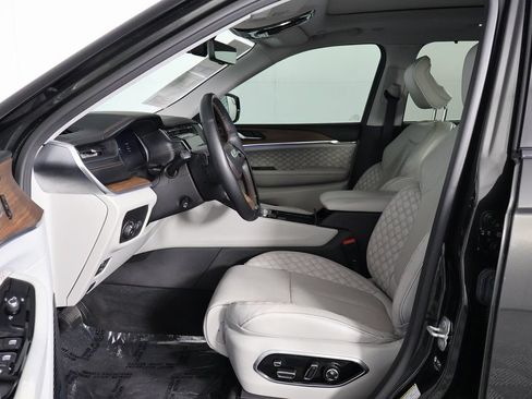 Used 2022 Jeep Grand Cherokee L Summit w/ Advanced Protech Group IV AWD/4WD image 10