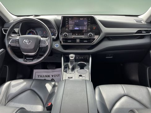 Used 2021 Toyota Highlander XLE AWD/4WD image 32