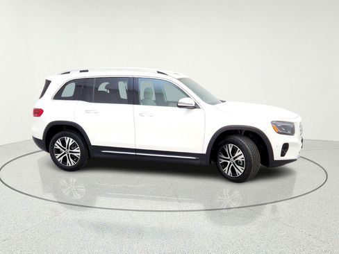 Certified 2025 Mercedes-Benz GLB 250 4MATIC image 5