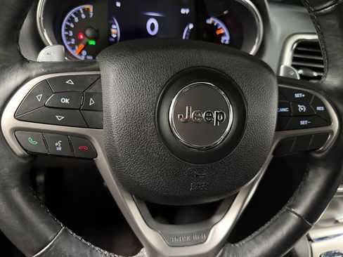 Used 2017 Jeep Grand Cherokee Altitude AWD/4WD image 18