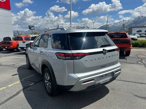 Used 2023 Nissan Pathfinder SL AWD/4WD image 9