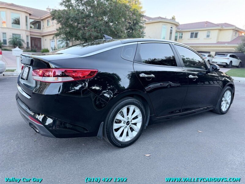 Used 2018 Kia Optima LX w/ 17" Alloy Wheels Package FWD image 3