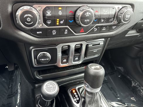 Certified 2024 Jeep Wrangler Sport S image 30