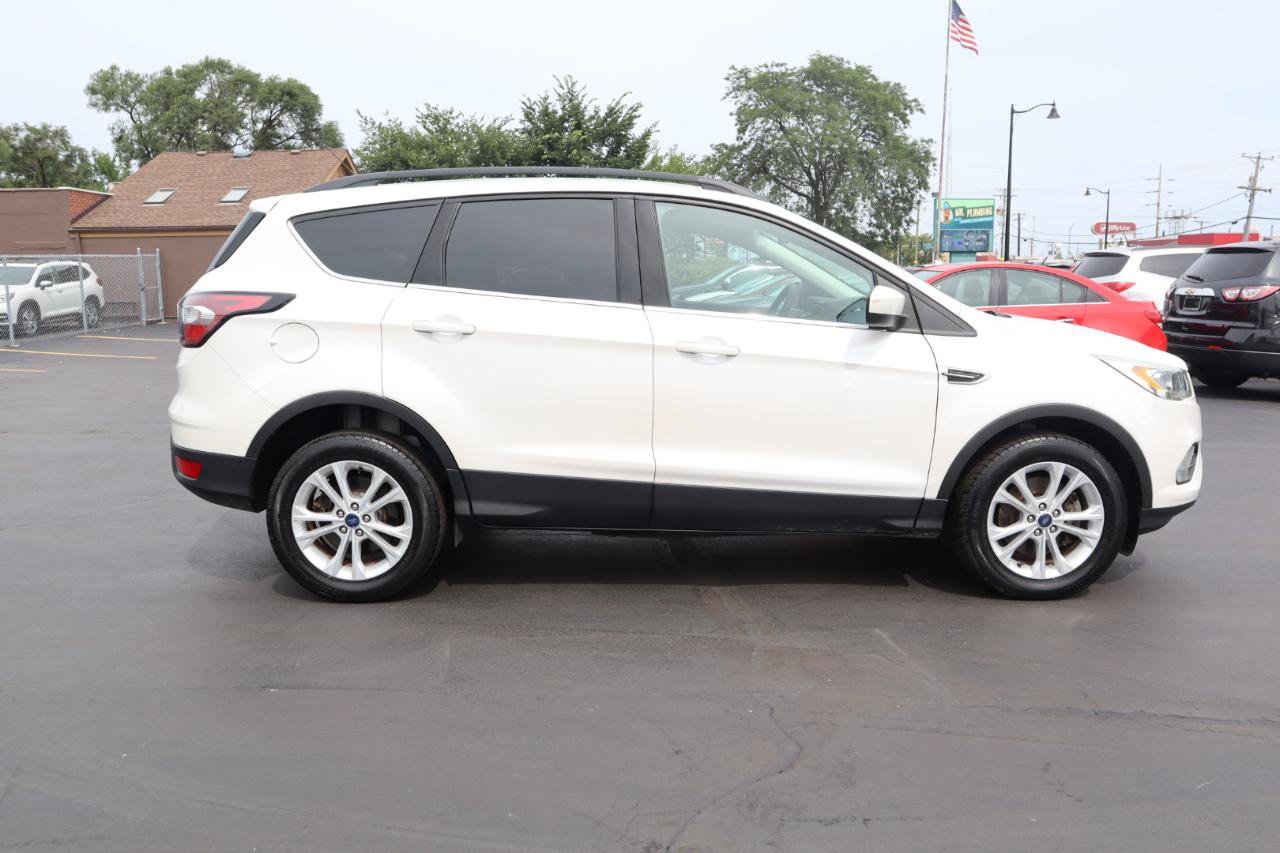 Used 2017 Ford Escape SE w/ Equipment Group 201A AWD/4WD image 6