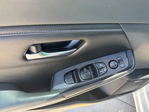 Used 2022 Nissan Sentra SV FWD image 11