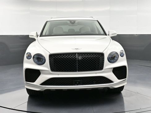 Certified 2024 Bentley Bentayga Plug-In Hybrid image 11