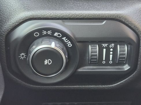 Used 2020 Jeep Wrangler Unlimited Sahara AWD/4WD image 24
