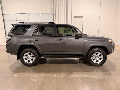 Used 2020 Toyota 4Runner SR5 Premium image 4