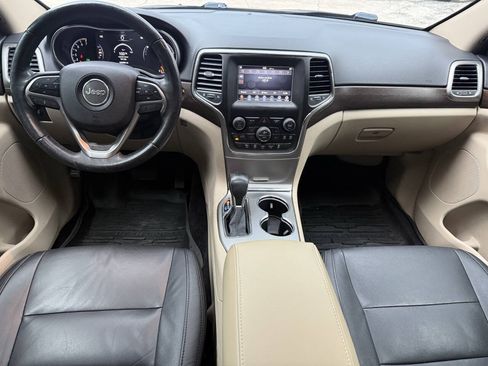 Used 2018 Jeep Grand Cherokee Laredo RWD image 3