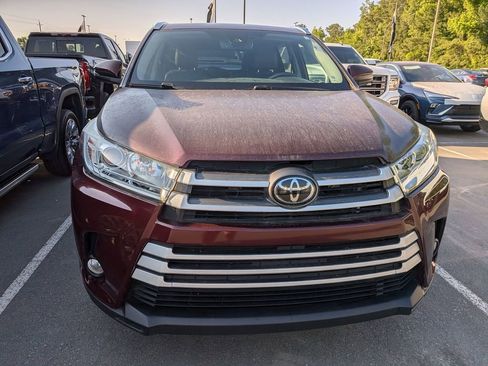 Used 2019 Toyota Highlander XLE AWD/4WD image 14