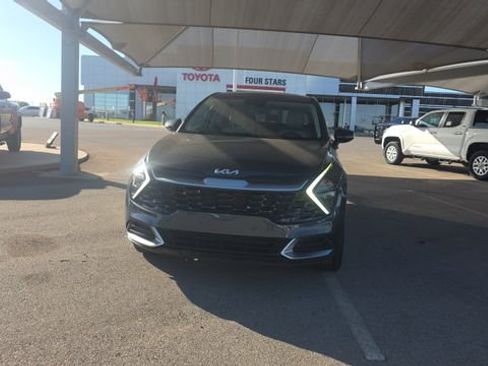 Used 2023 Kia Sportage EX FWD image 3