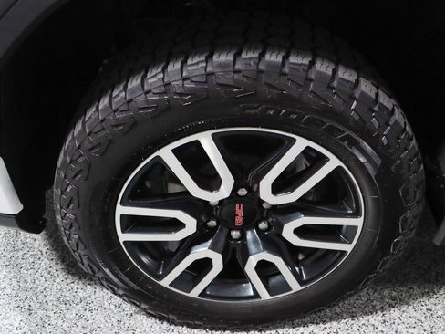 Used 2023 GMC Sierra 1500 AT4 w/ AT4 Premium Package image 11