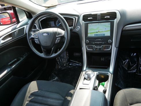Used 2019 Ford Fusion SE AWD/4WD image 9
