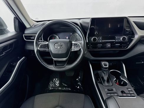 Used 2023 Toyota Highlander LE AWD/4WD image 20