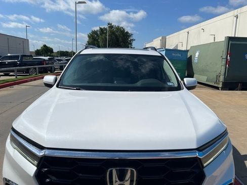 Used 2023 Honda Pilot Touring image 2