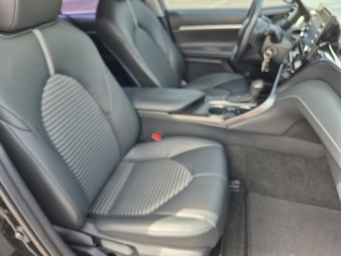 Used 2023 Toyota Camry SE FWD image 4